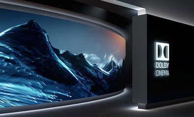 Практически во всех современных кинотеатрах применяются звуковоспроизводящие системы цифрового многоканального звука  разработанные компанией Dolby. На сегодняшний день в большинстве кинозалов можно встретить Dolby Digital 5.1 и Dolby Surround 7.1, а также иммерсионную звуковую систему Dolby Atmos, используемую преимущественно в премиальных кинозалах. Помимо звуковых систем Dolby в премиальном сегменте можно встретить звук Auro 3D и Auro Max от Barco и DTS:X от DTS. Исторически сложилось, что звуковой тракт любого кинозала состоит из двух цепей - цепь А, служит для чтения, подготовки аудиосигнала, и цепь Б - занимается звукоусилением и воспроизведением самого звука в кинозале. В цепь А обязательно входит звуковой процессор, основными производителями которых являются Dolby и USL, а в системах с активным кроссированием используются дополнительные кроссоверы. В цифровом кинематографе за чтение и декодирование "звуковой дорожки" отвечает медиаблок киносервера. В цепь Б входят усилители, громкоговорители и акустический кабель, качество и правильный выбор сечения которого играет немаловажную роль.
